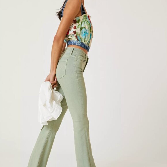 MOTHER The Weekender Fray Iceberg Green Mid-Rise Flare Jeans Size 28 - Picture 6 of 11